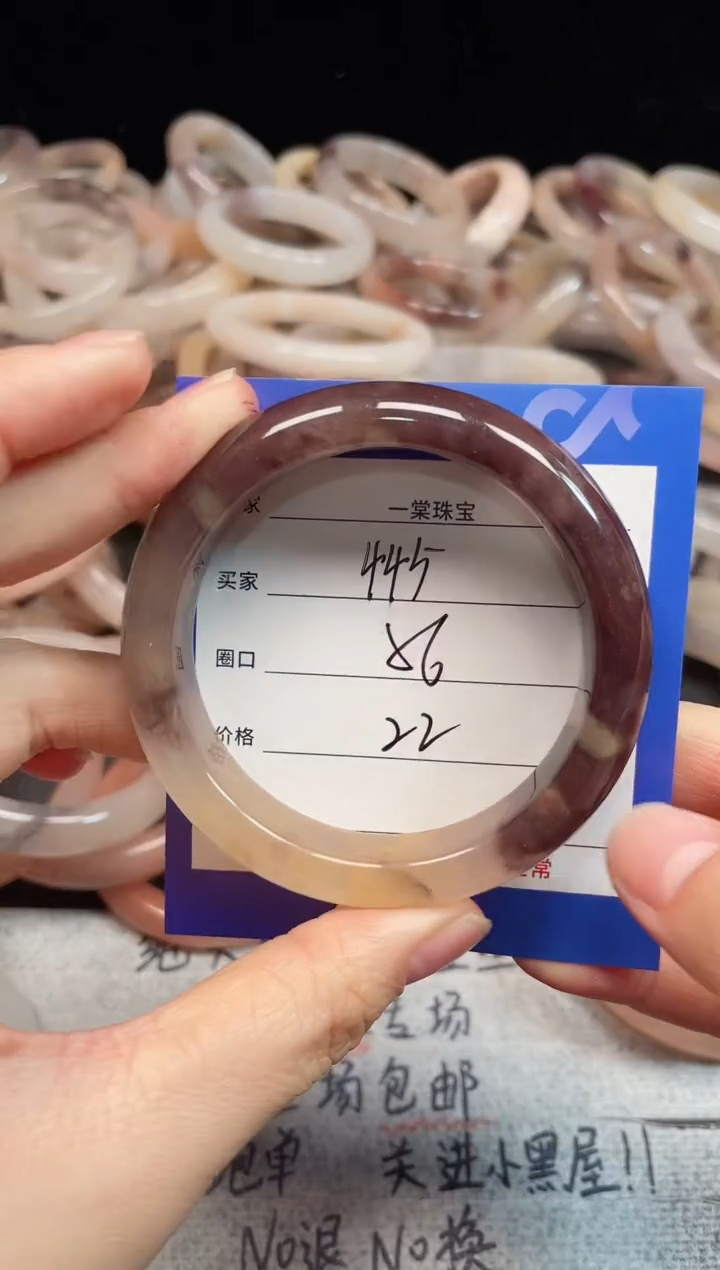 未镶嵌手镯石英质玉445
