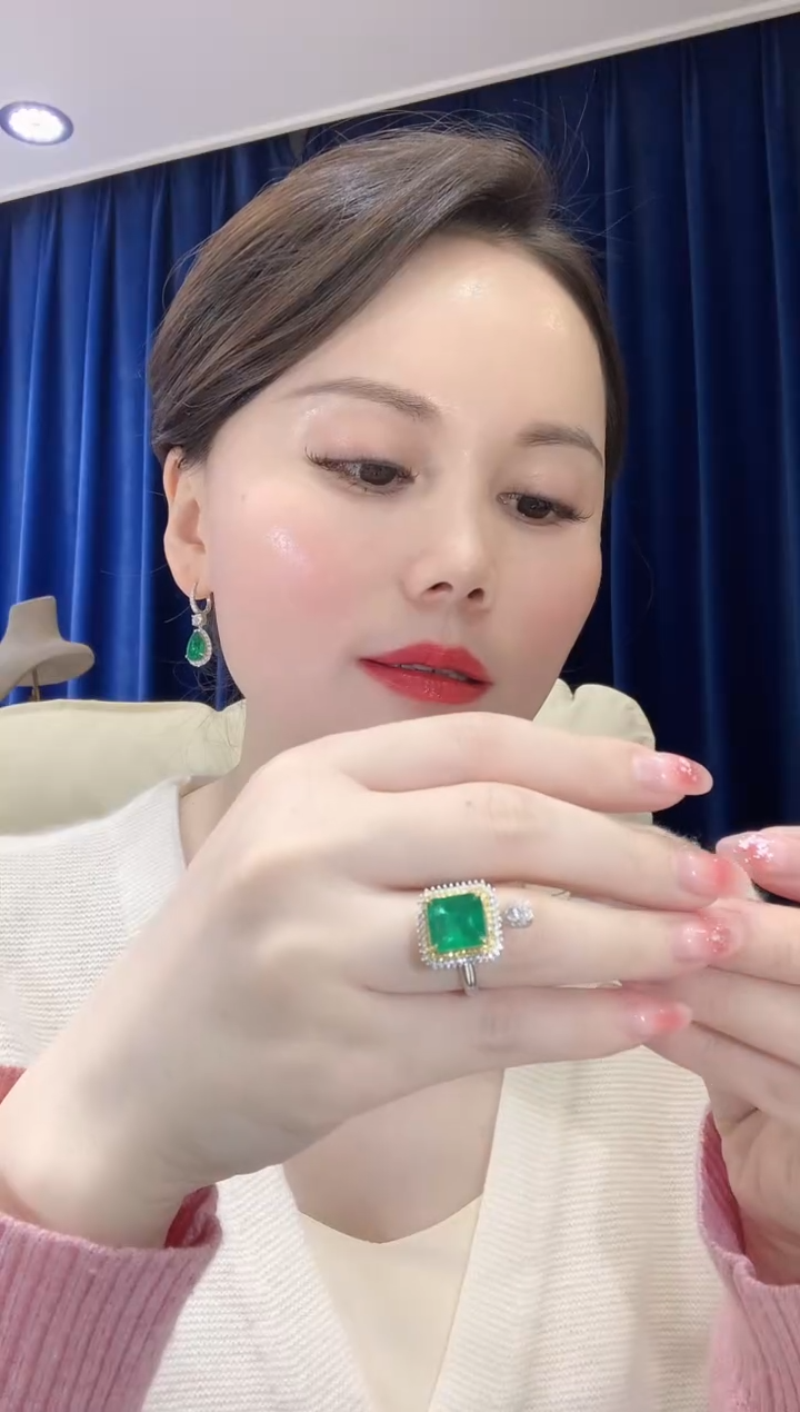 【闪购商品】祖母绿戒指18K金镶嵌A62