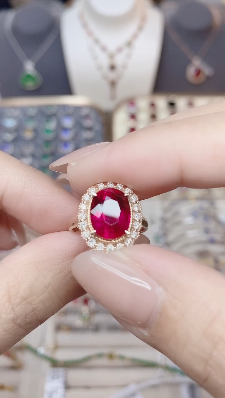 18K金镶嵌碧玺戒指碧玺4.1CT