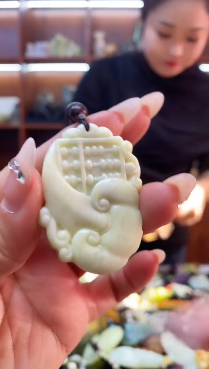 未镶嵌蛇纹石玉挂件 