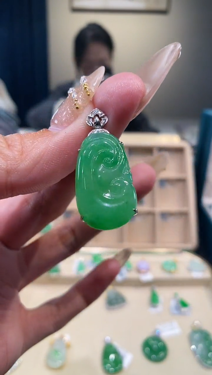 【闪购商品】翡翠吊坠(不含链)18K金镶嵌如意