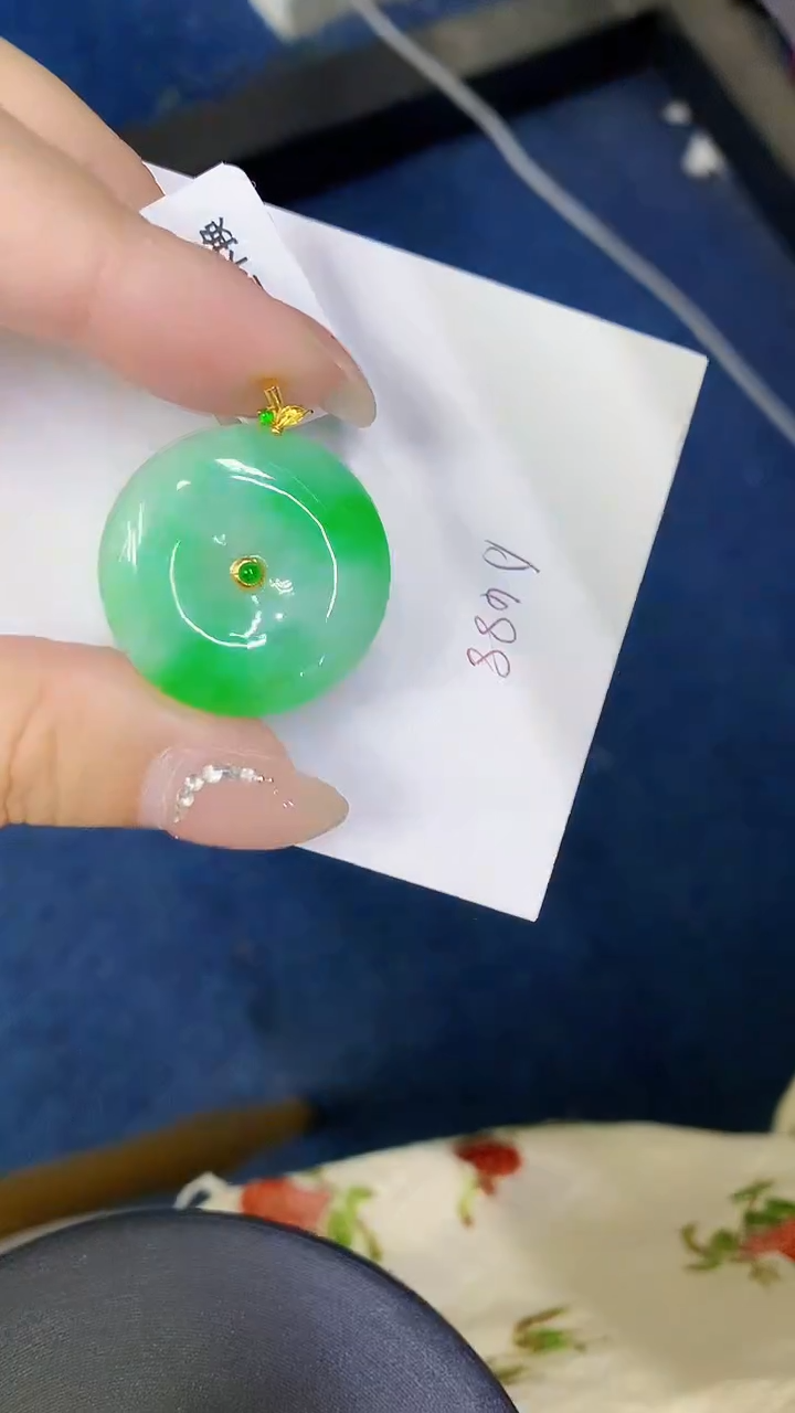 颈饰18K金镶嵌翡翠缅甸天然翡翠A货