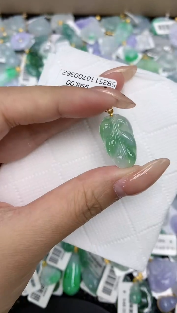颈饰18K金镶嵌翡翠a货支持复检百元以上9元证书费自理