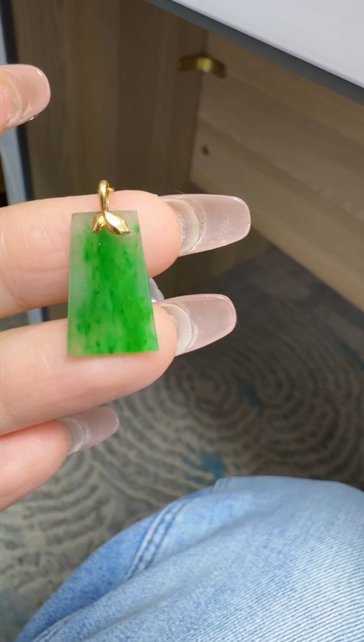 【闪购商品】翡翠吊坠(不含链)18K金镶嵌缅甸翡翠A货挂件