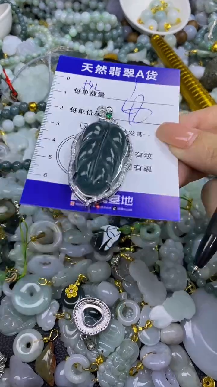 翡翠未镶嵌颈饰天然翡翠A货吊坠批量多样性发其一