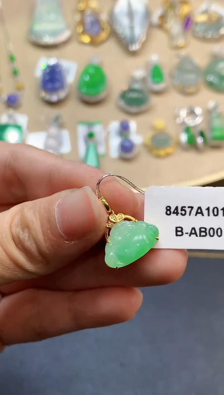 【闪购商品】翡翠吊坠(不含链)18K金镶嵌4930　　
