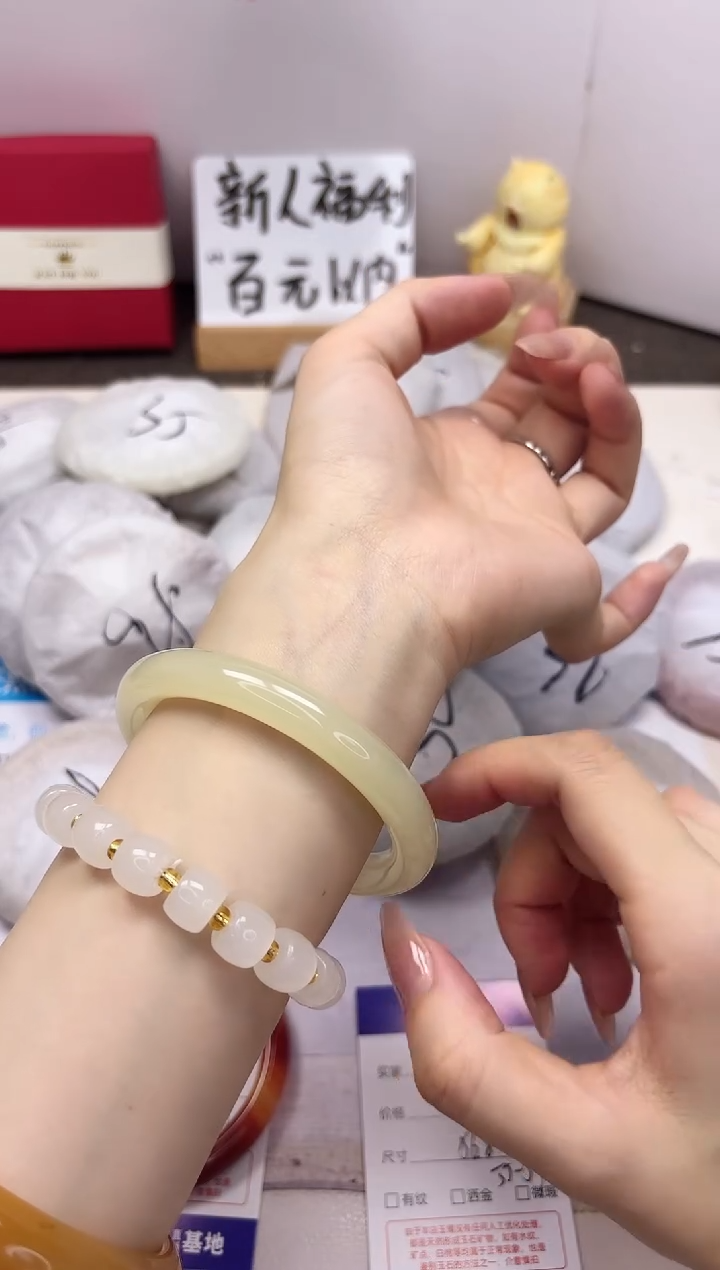 石英质玉手镯未镶嵌445-奶青美人条-圈口56