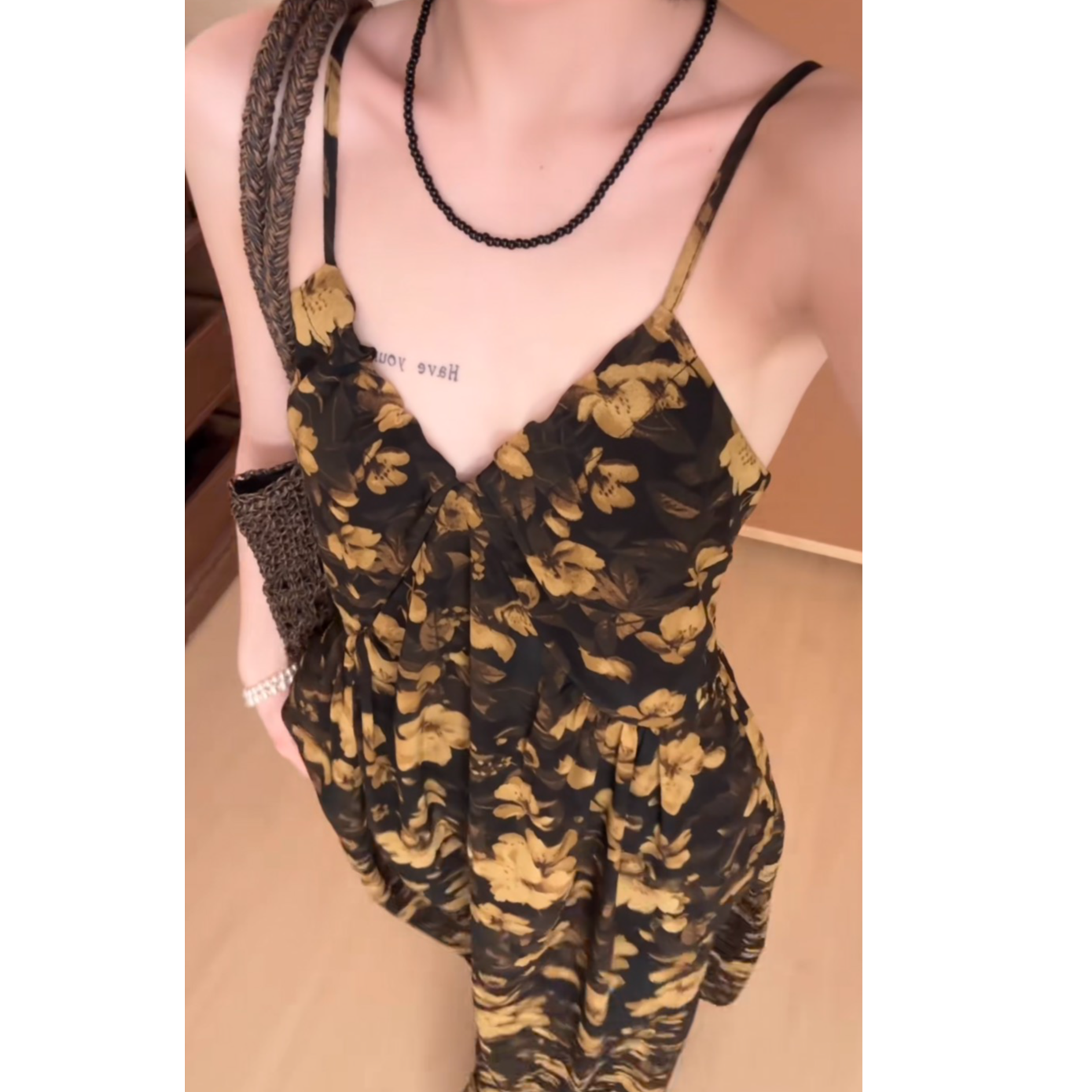 2025夏季纯欲玫瑰的故事有韵味法式气质温柔吊带连衣裙