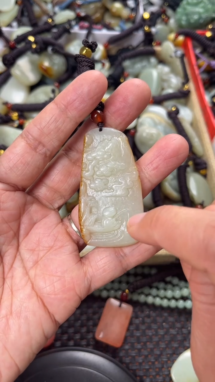 【闪购商品】和田玉颈饰未镶嵌多样性发货没有证书拍一发一有瑕