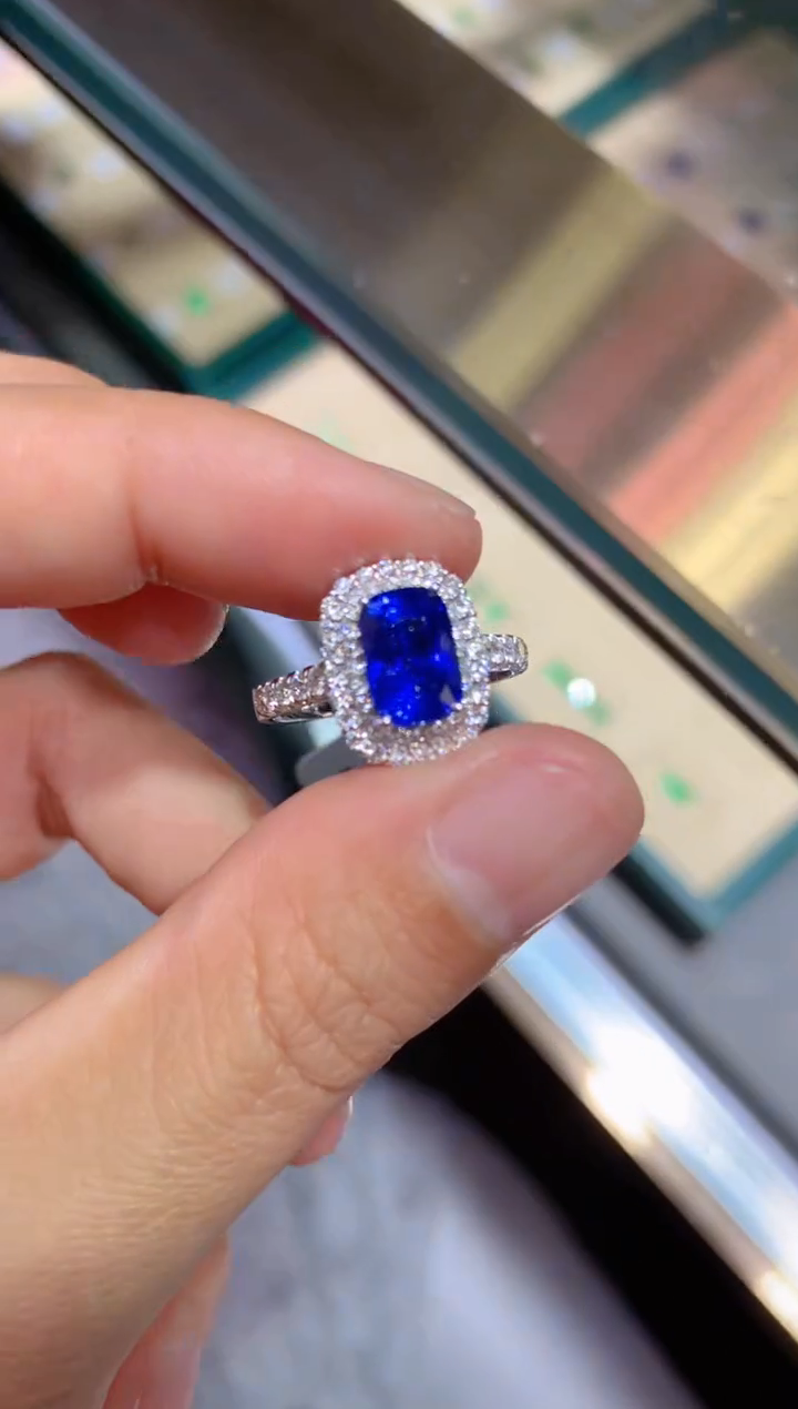 【闪购商品】蓝宝石戒指18K金镶嵌2.2CT