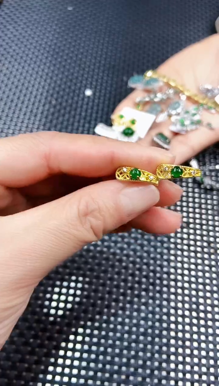 【闪购商品】翡翠耳饰未镶嵌111111111