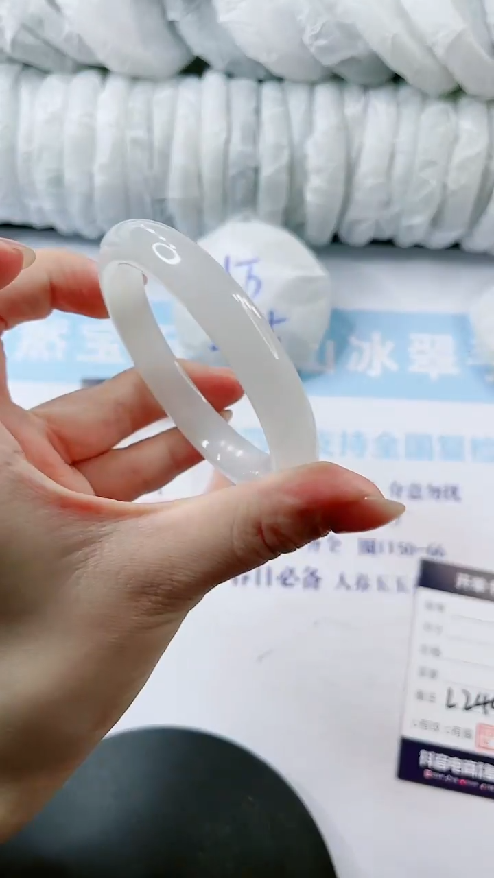 【闪购商品】石英质玉手镯未镶嵌多样性发货L245