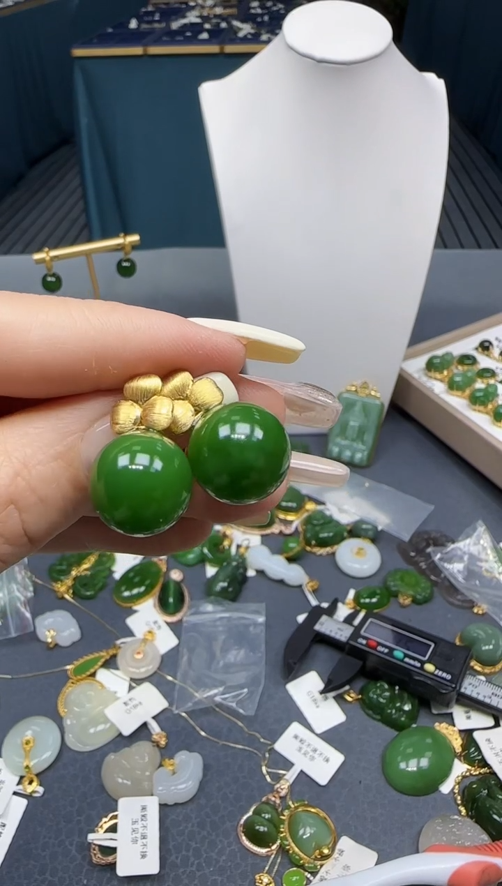 【闪购商品】和田玉耳饰18K金镶嵌1