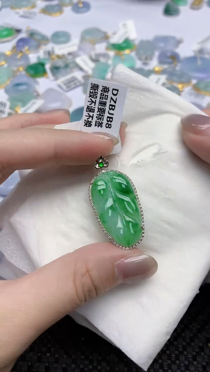 【闪购商品】翡翠颈饰18K金镶嵌天然翡翠A货