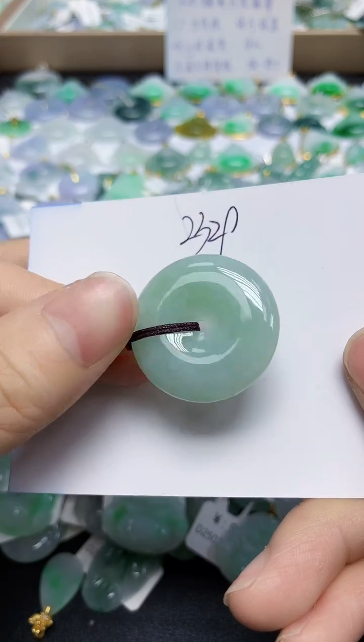 翡翠未镶嵌颈饰天然缅甸翡翠A货