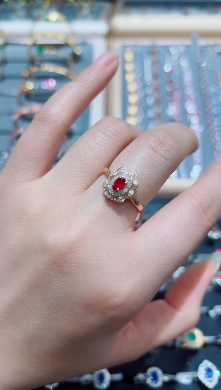 【闪购商品】戒指18K金镶嵌红宝石.