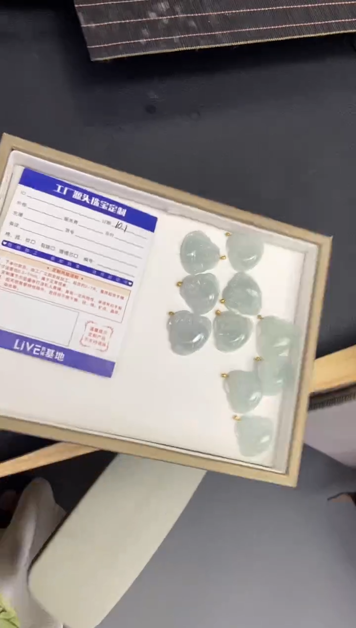 吊坠(不含链)18K金镶嵌翡翠18K金冰晴底佛公多样性发一