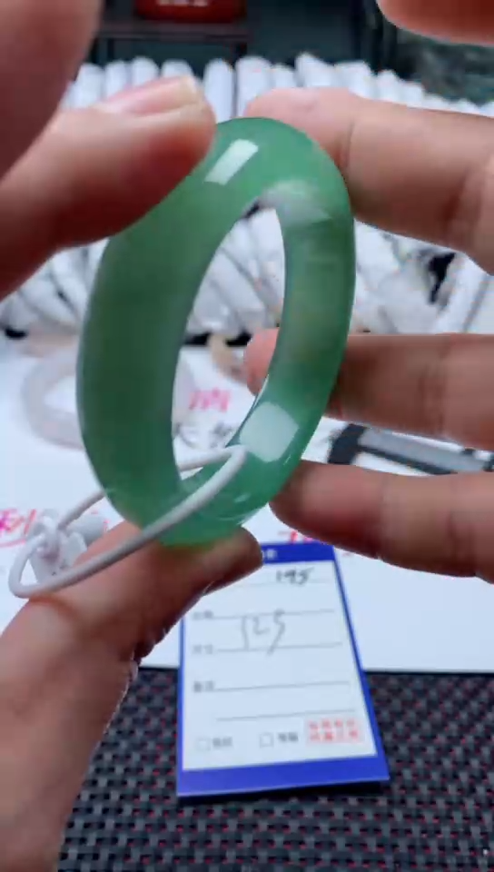 【闪购商品】石英质玉手镯未镶嵌195-52多样性发货看清圈口下单