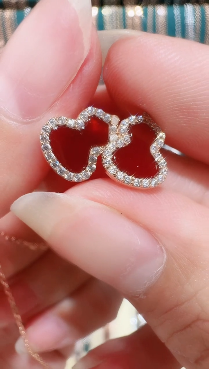 玛瑙/玉髓耳钉18K金镶嵌耳钉