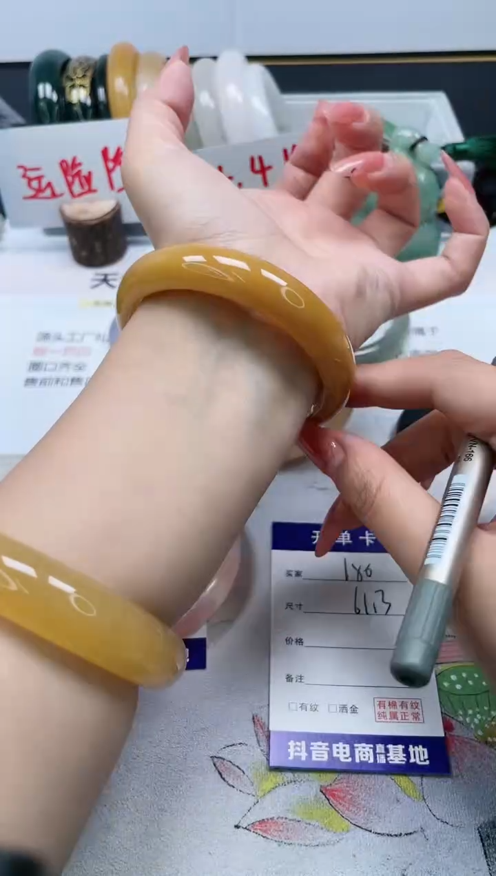 【闪购商品】石英质玉手镯未镶嵌188/61.3