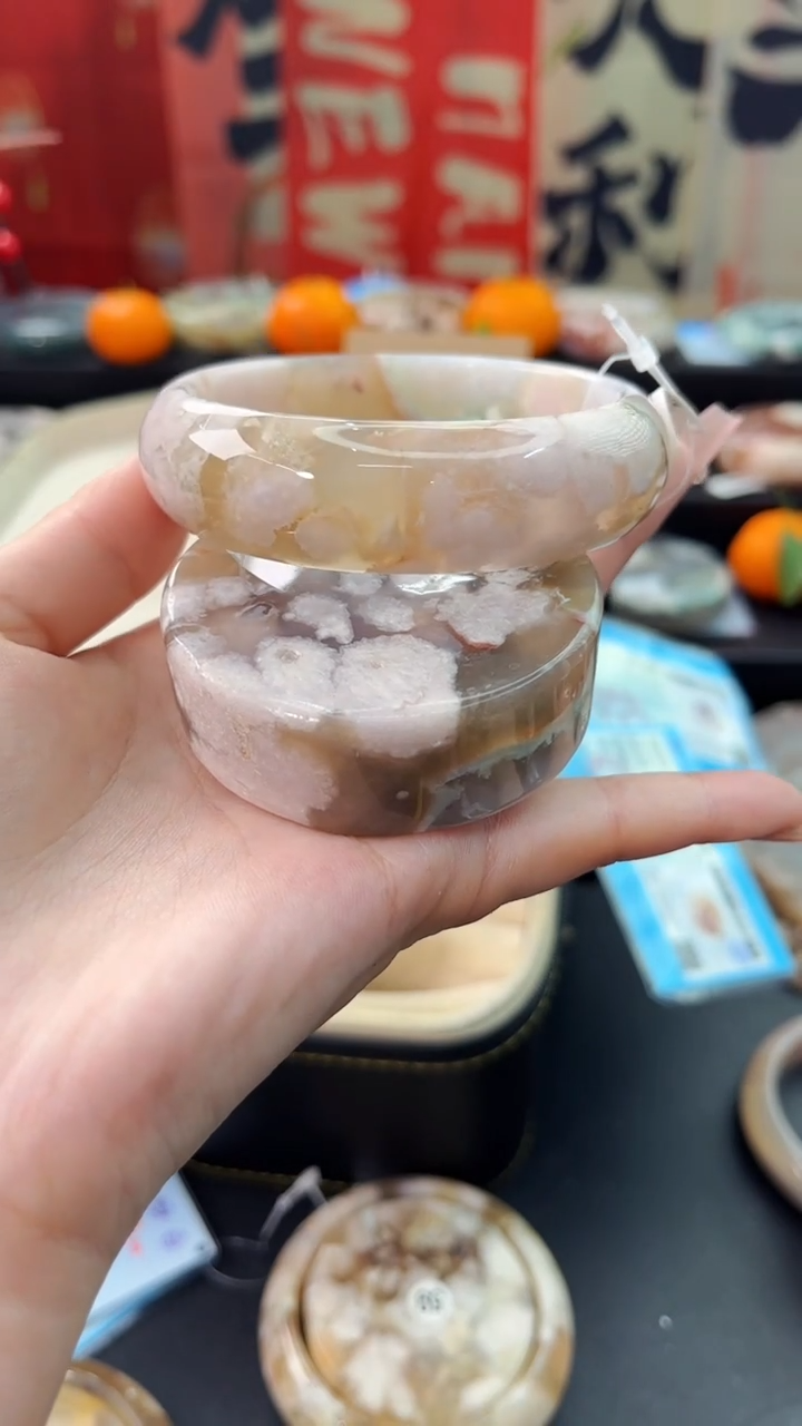 【闪购商品】石英质玉手镯未镶嵌赠送镯心（圈口）59