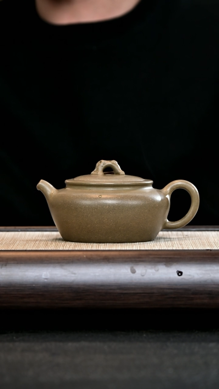 【闪购商品】紫砂茶壶AA12629 全手墨梅 青段