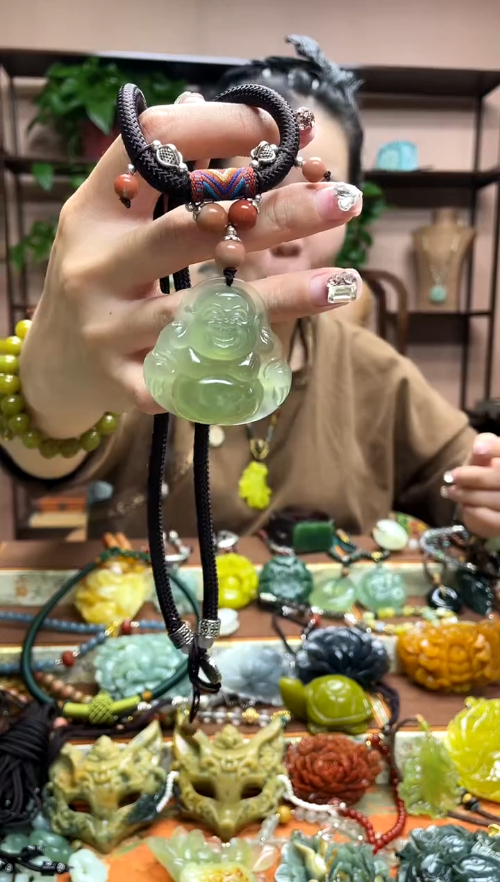 未镶嵌岫玉颈饰·1