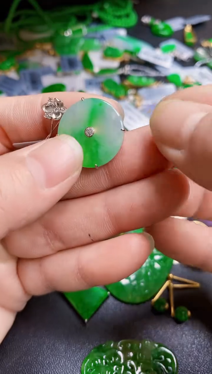 【闪购商品】翡翠颈饰未镶嵌吊坠