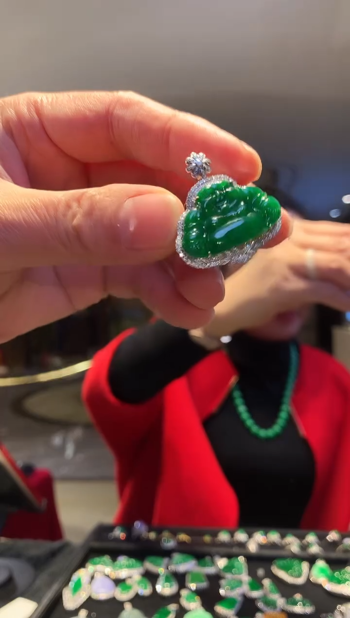 【闪购商品】翡翠吊坠(不含链)18K金镶嵌佛公 