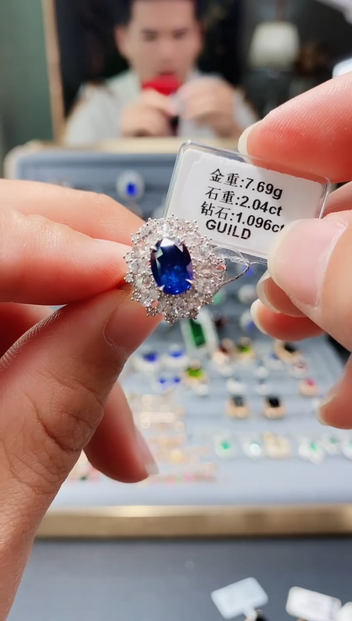 【闪购商品】蓝宝石戒指18K金镶嵌2.04.