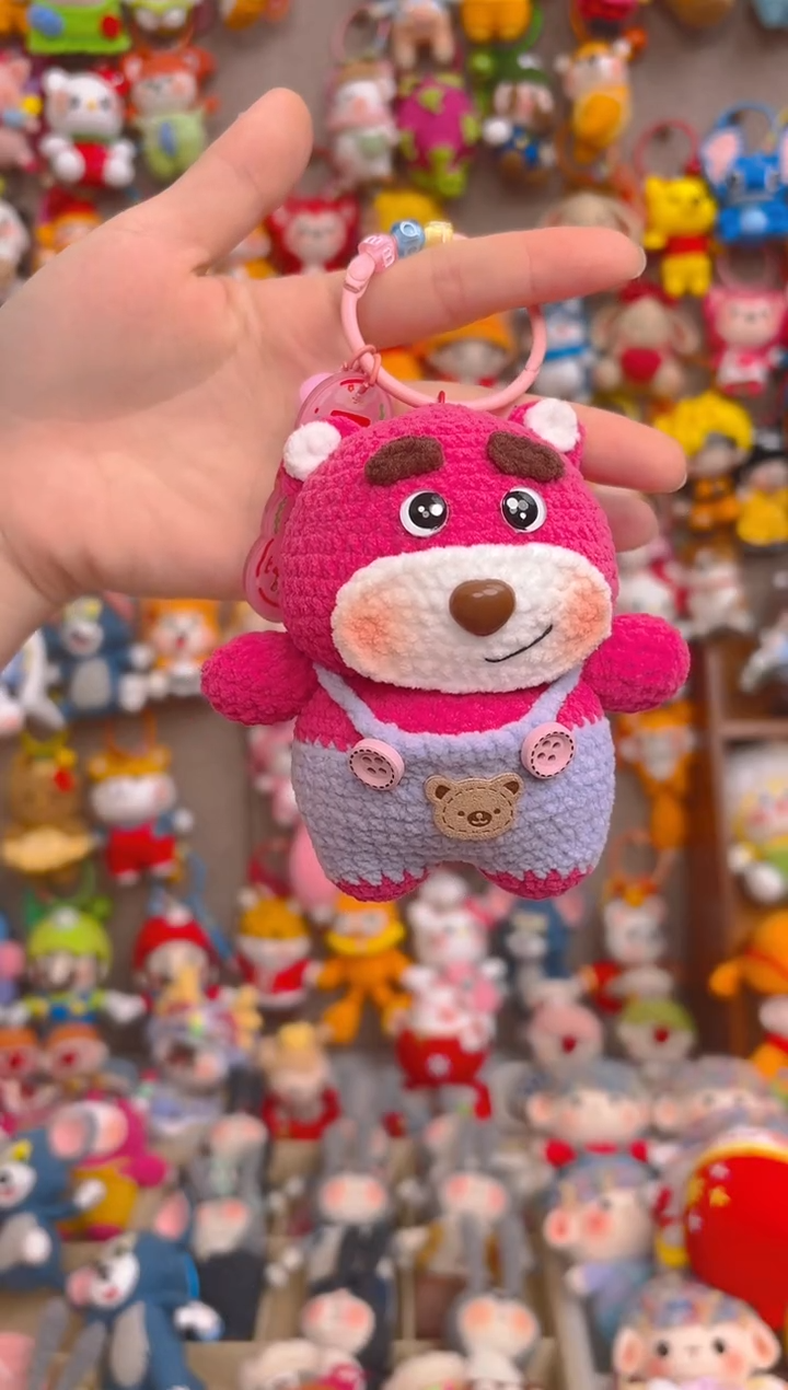 纯手工制作毛线钩织成品草莓熊