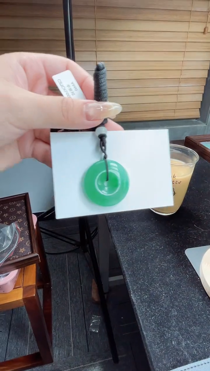 吊坠(赠链)未镶嵌石英质玉（非洲翠）24.671平安扣