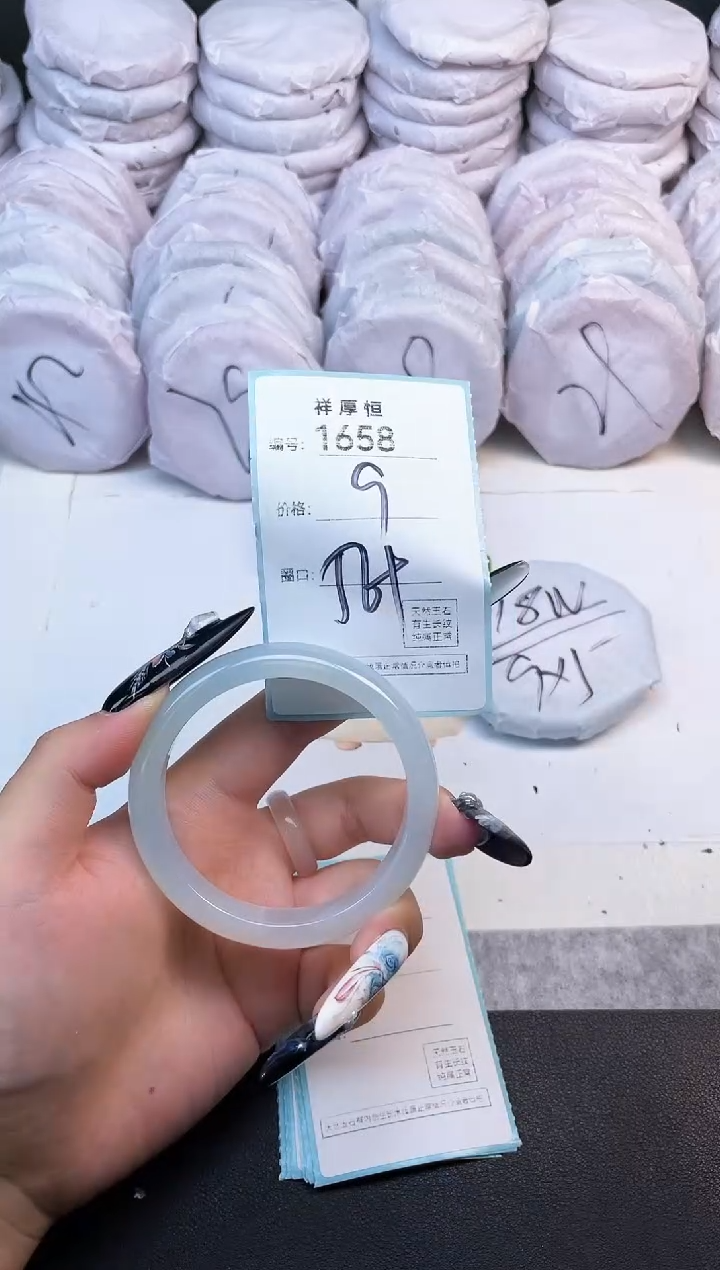 玛瑙/玉髓手镯未镶嵌1658