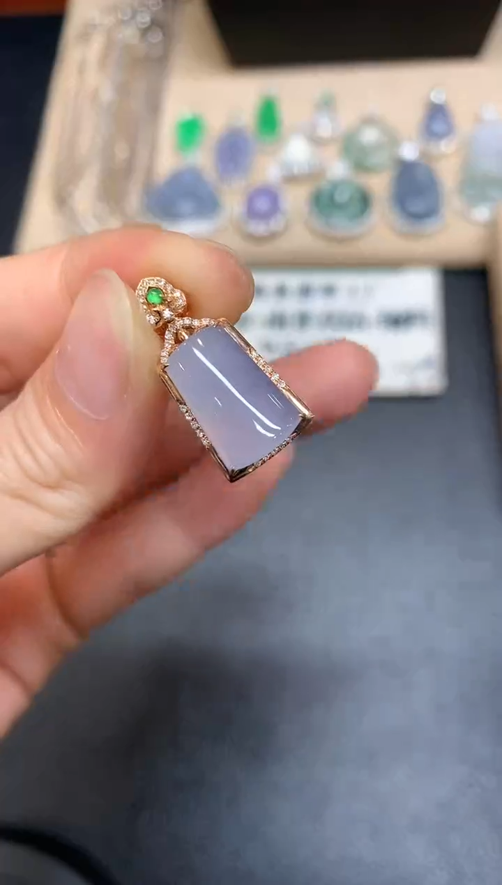 【闪购商品】翡翠颈饰18K金镶嵌无事牌【无服务费