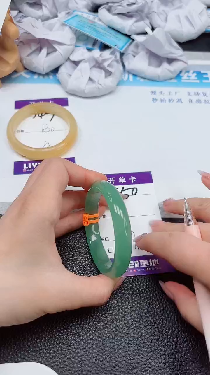 【闪购商品】石英质玉手镯未镶嵌550---57