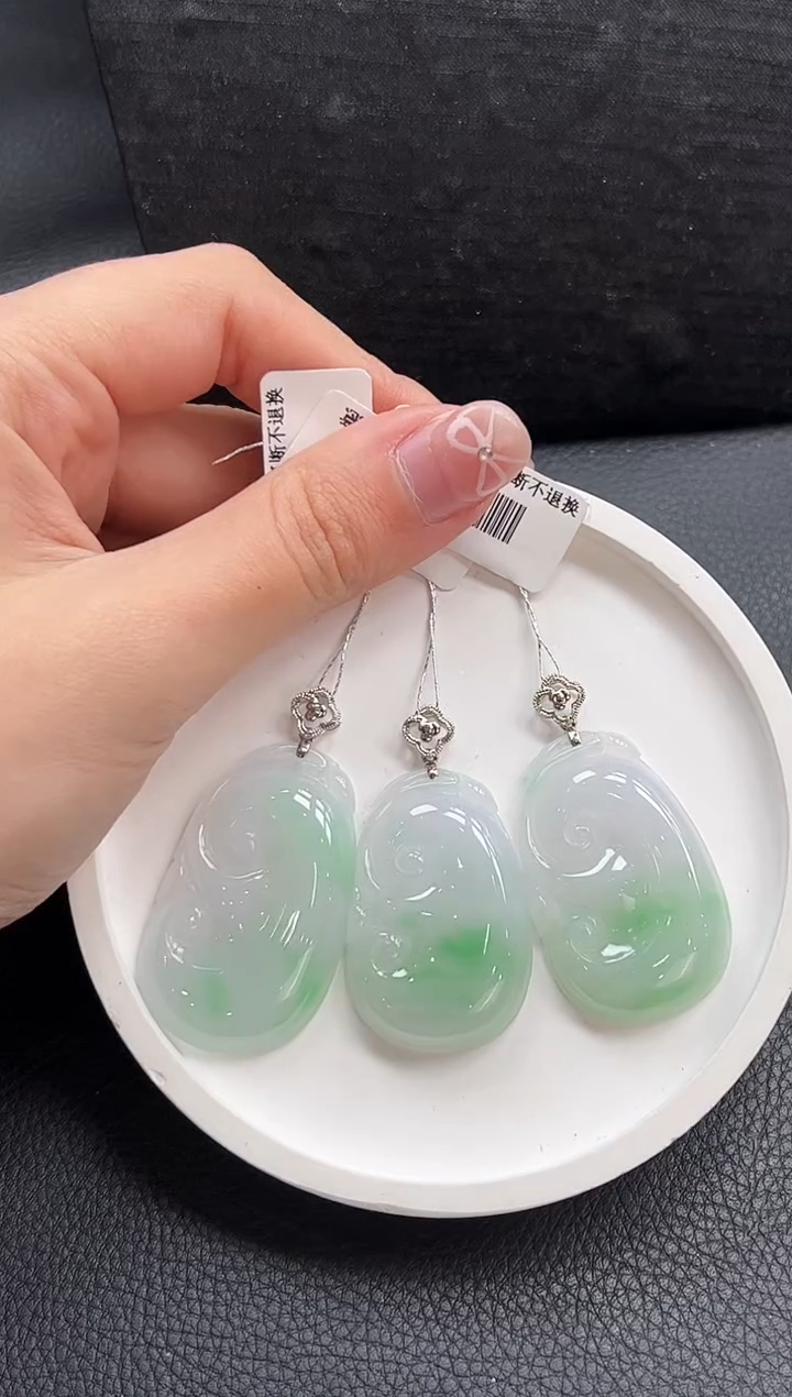 【闪购商品】翡翠颈饰18K金镶嵌如意多样性发1件