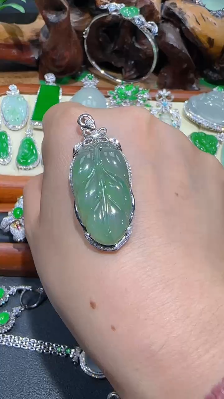 【闪购商品】翡翠吊坠(不含链)18K金镶嵌吊坠