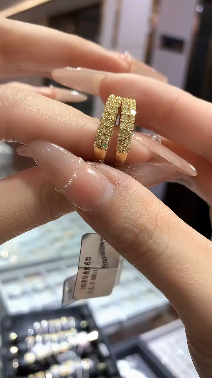 【闪购商品】钻石戒指18K金镶嵌戒指多样性发一