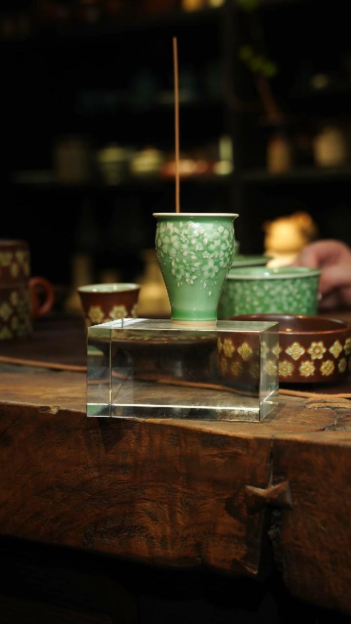 【闪购商品】瓷片李斌 梅子青繁花 小蛮腰