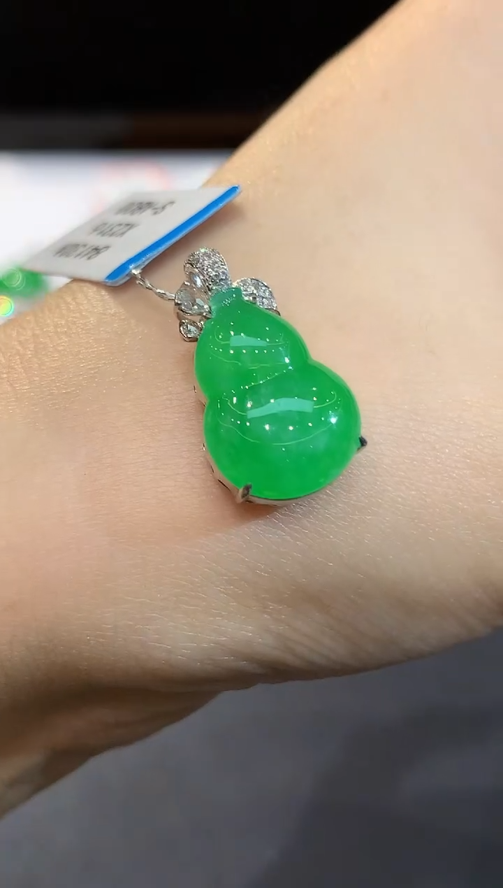 吊坠(不含链)18K金镶嵌翡翠多样性发其一