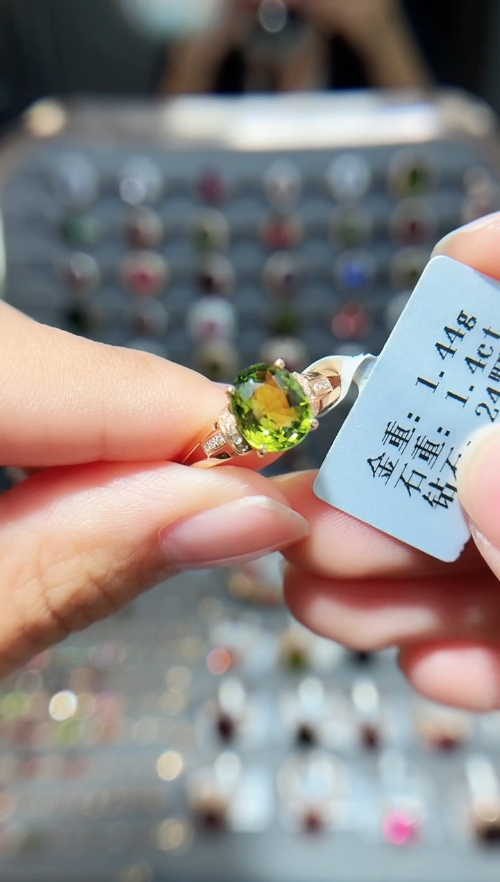 18K金镶嵌戒指碧玺1.4..