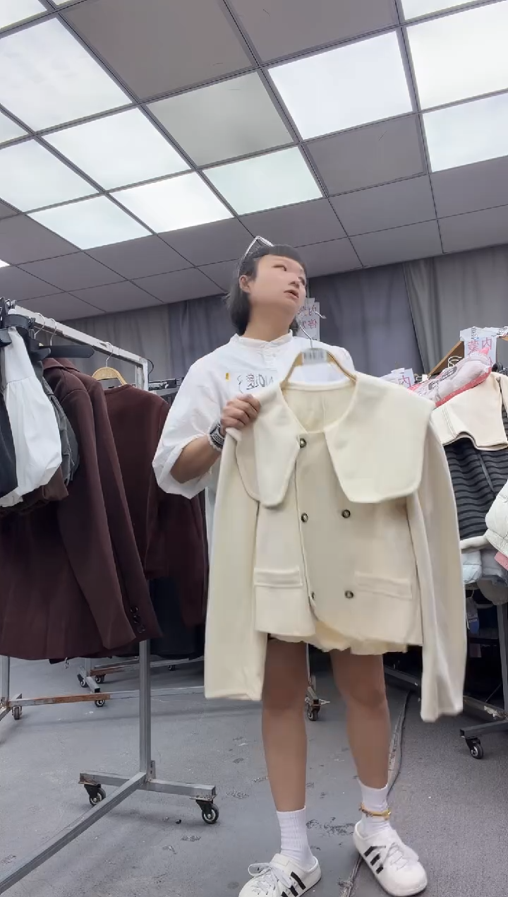 棉大哥家漂亮衣服漂亮颜色  