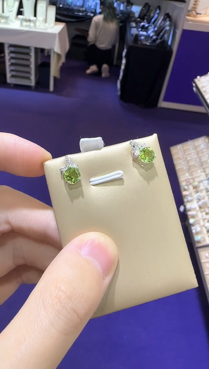 【闪购商品】橄榄石耳饰银S925镶嵌6mm耳钉