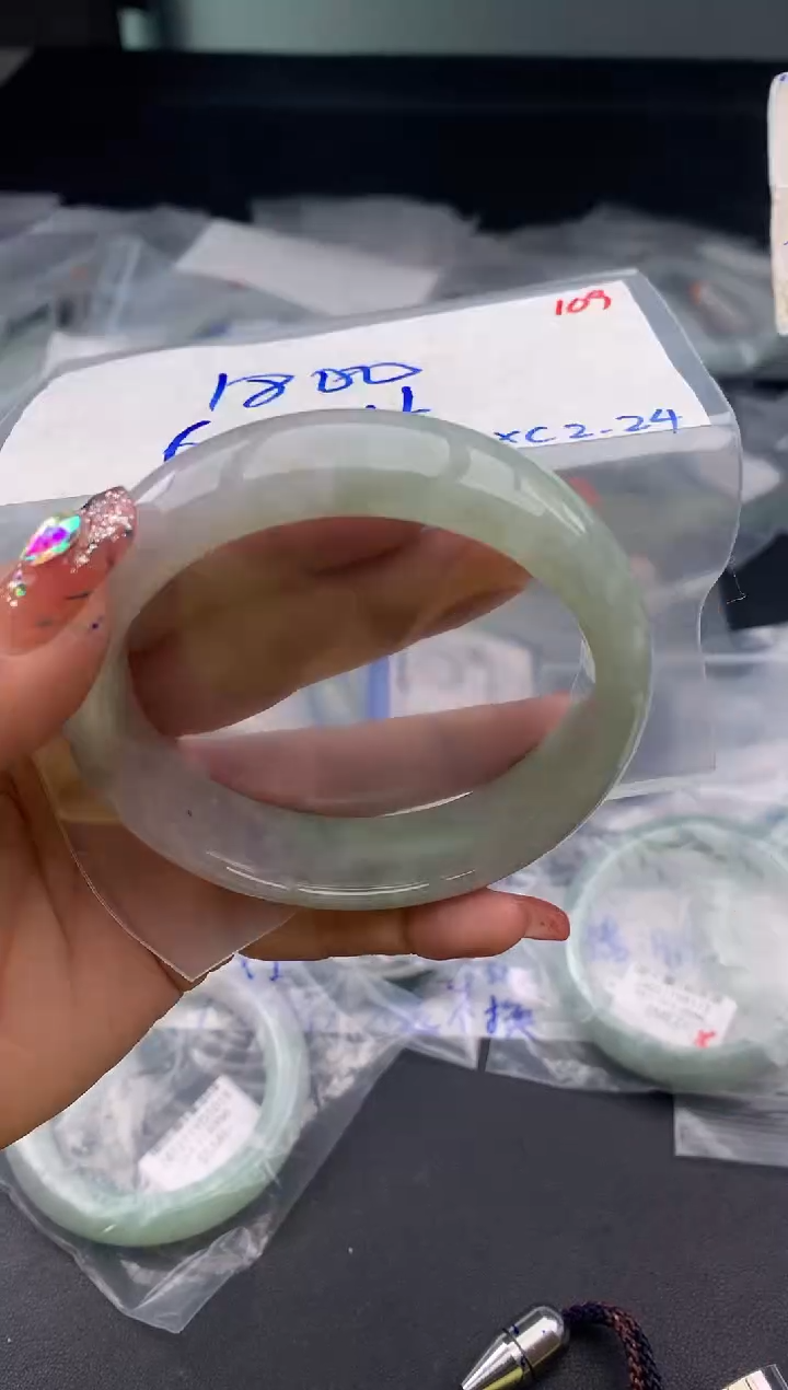 【闪购商品】定制翡翠未镶嵌毛货需精细抛光多样性发1件1800 元