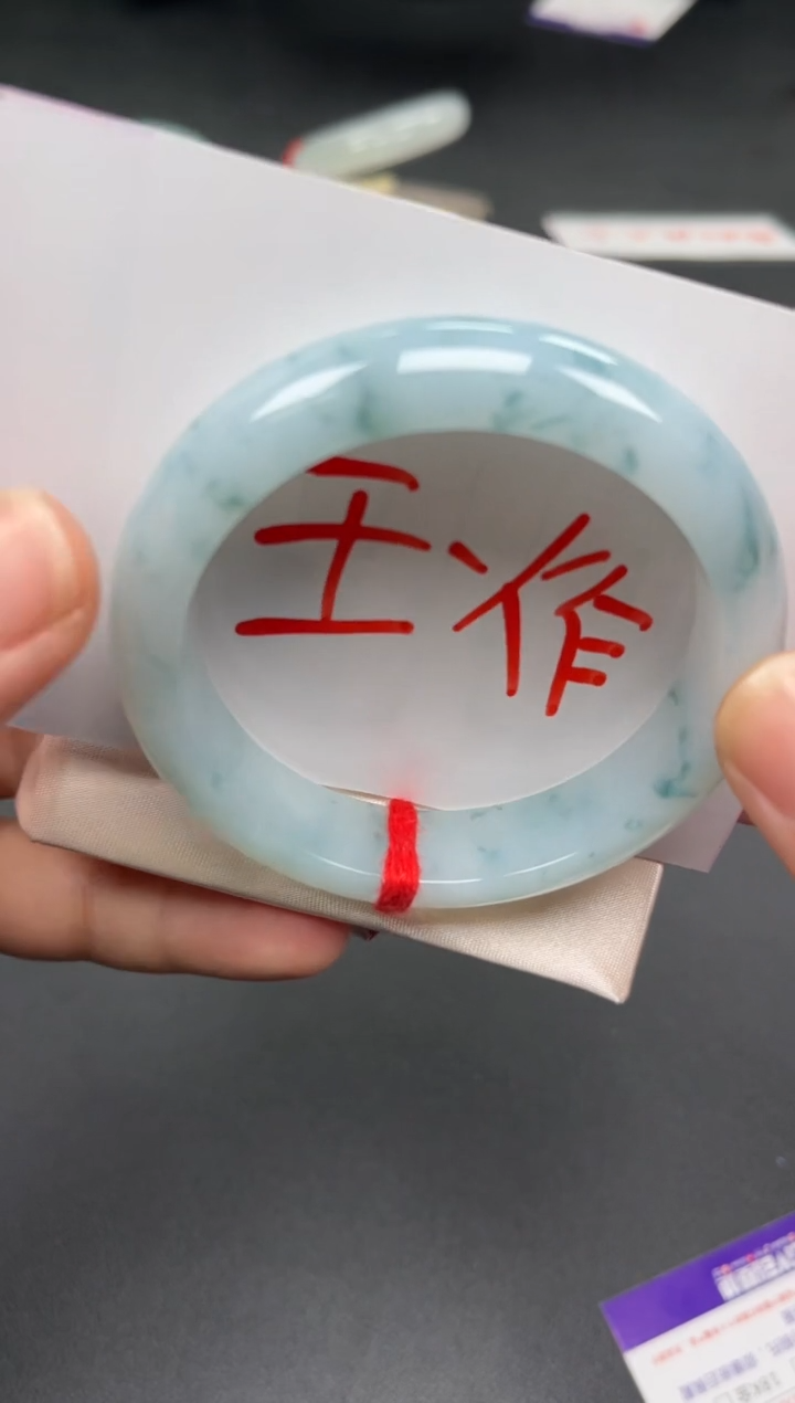 未镶嵌手镯翡翠多人