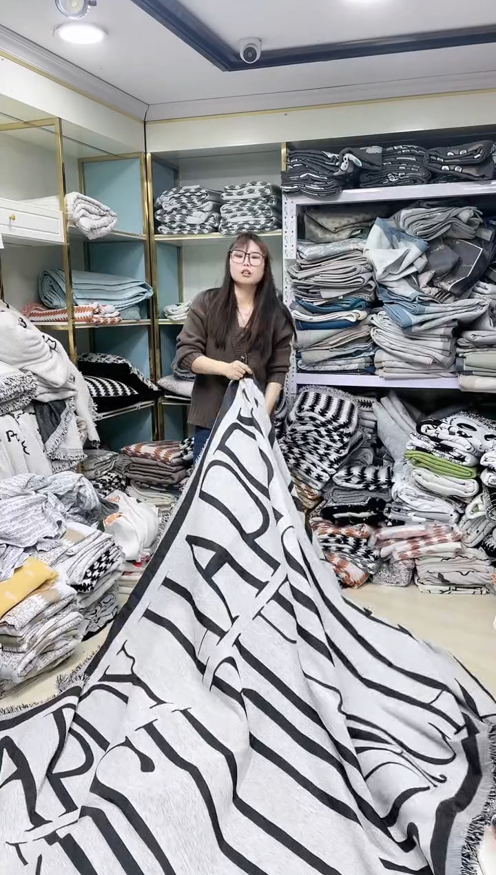 雪尼尔黑色字母340