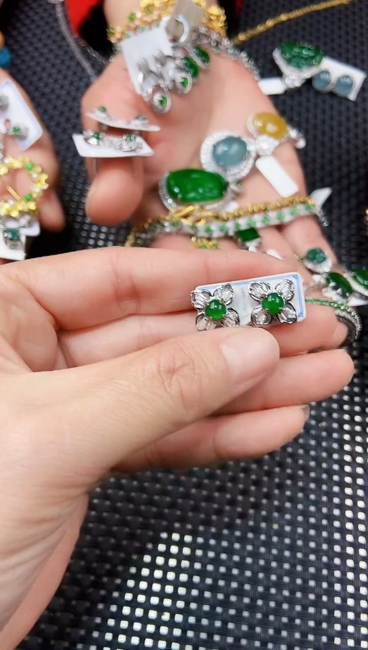 【闪购商品】翡翠耳饰未镶嵌11111111