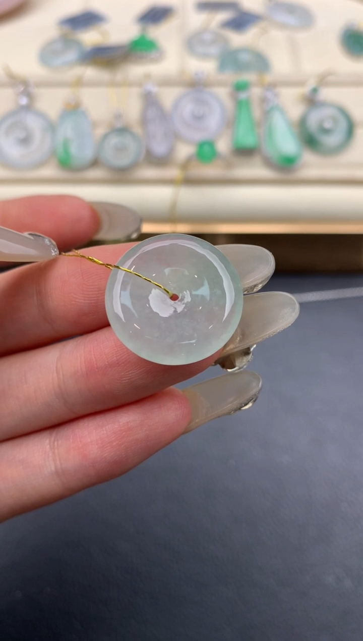 翡翠未镶嵌颈饰A744       