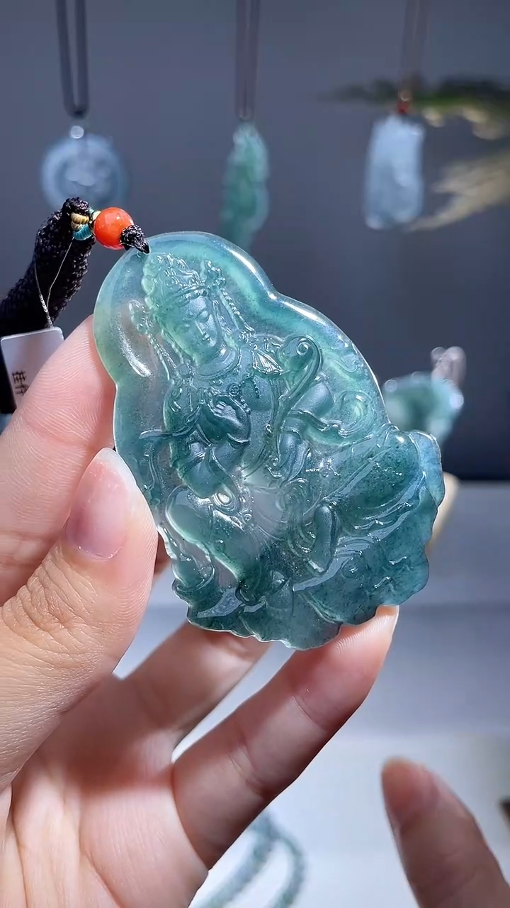颈饰未镶嵌翡翠度母