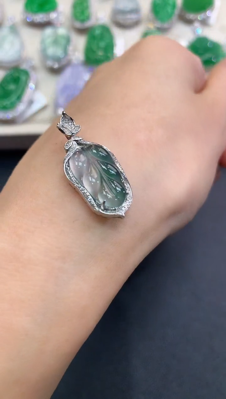 【闪购商品】翡翠吊坠(不含链)18K金镶嵌q4        